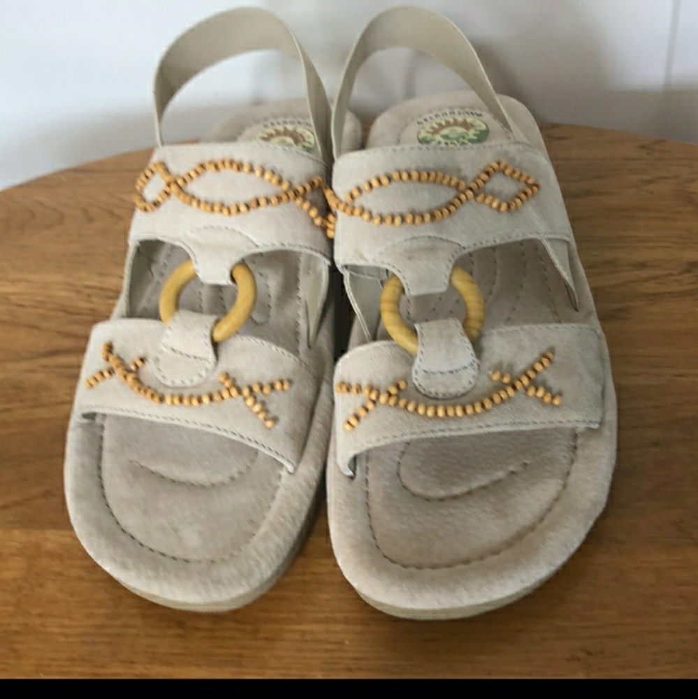 LIKE NEW CREME COMFORT ELASTIC BACK SANDAL BEADS 8